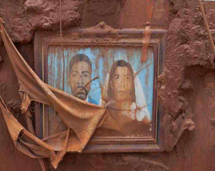 Escombros da tragédia de Mariana (Foto: Guilherme Weimann / Brasil de Fato)