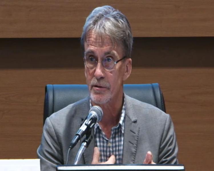 Jakko Seikkula diz que a psicose pode ser uma reação ao estresse