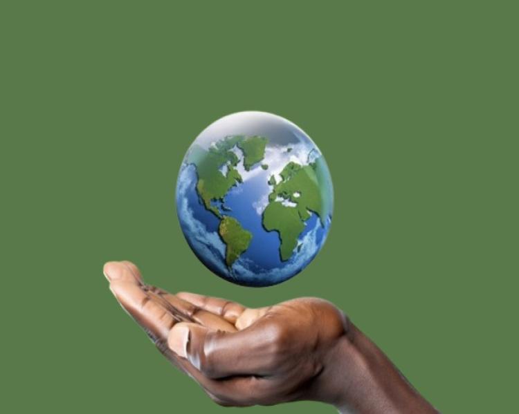 Globo terrestre sobre a palma da mão